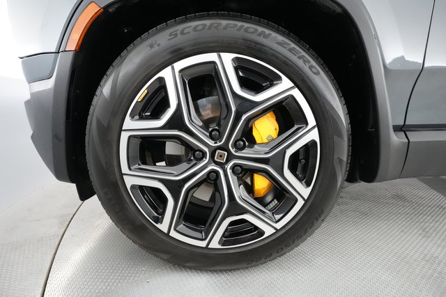 2023 Rivian R1S — photo 11 of 29