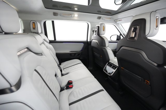 2023 Rivian R1S — photo 3 of 29