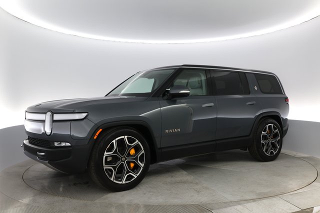 2023 Rivian R1S — photo 10 of 29