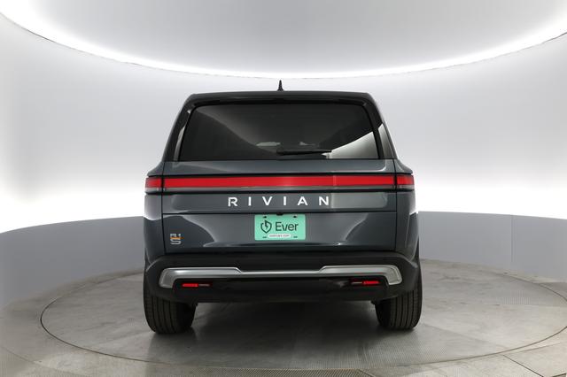 2023 Rivian R1S — photo 8 of 29