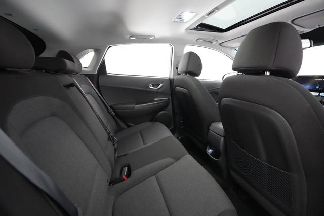 2023 Hyundai Kona — photo 3 of 27