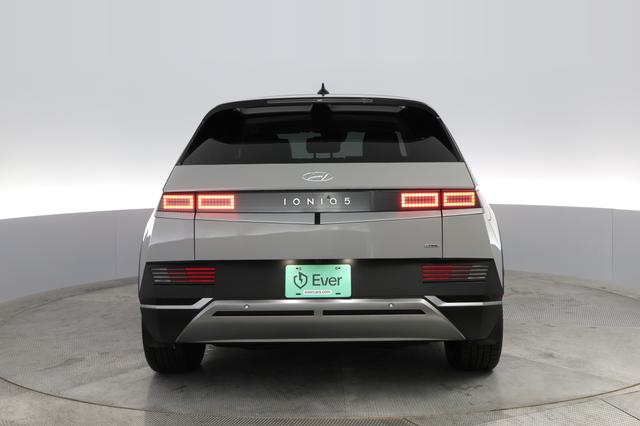 2023 Hyundai IONIQ 5 — photo 8 of 22