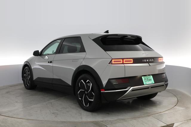 2023 Hyundai IONIQ 5 — photo 9 of 22