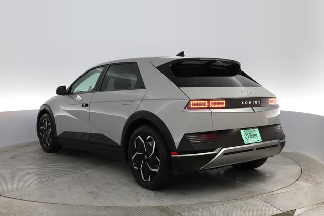2023 Hyundai IONIQ 5 — photo 9 of 22