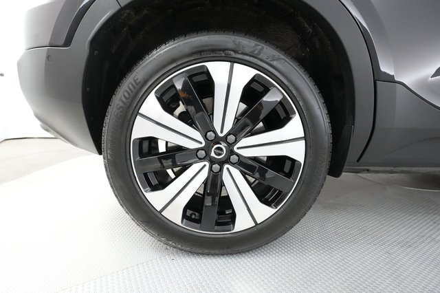 2023 Volvo XC40 Recharge — photo 13 of 31