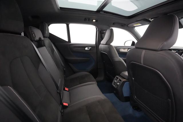2023 Volvo XC40 Recharge — photo 3 of 31