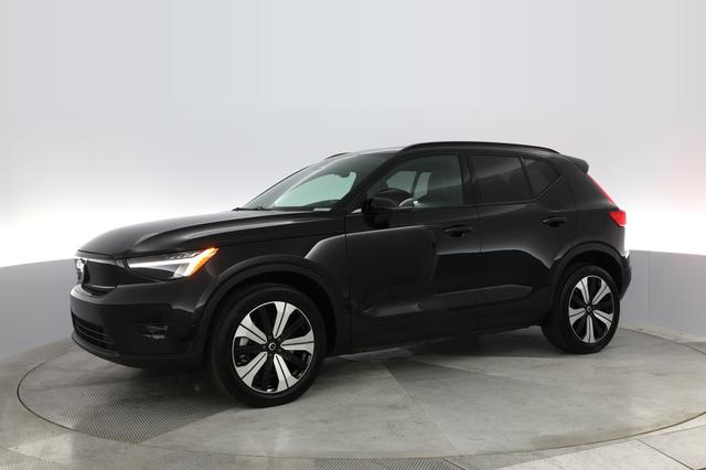 2023 Volvo XC40 Recharge — photo 9 of 31