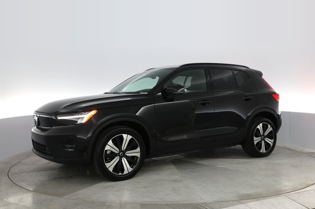 2023 Volvo XC40 Recharge — photo 9 of 31