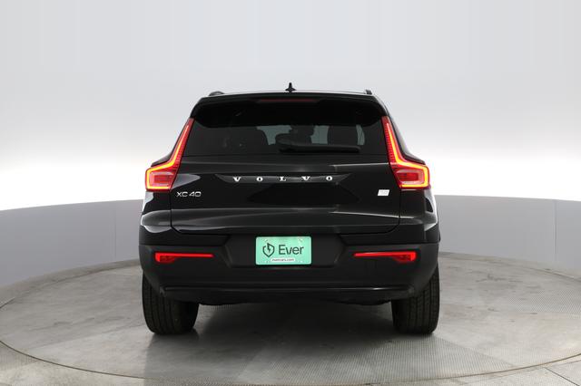 2023 Volvo XC40 Recharge — photo 7 of 31