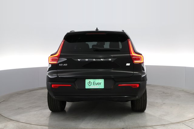 2023 Volvo XC40 Recharge — photo 7 of 31