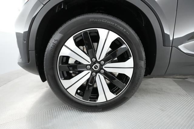 2023 Volvo XC40 Recharge — photo 10 of 31