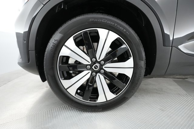 2023 Volvo XC40 Recharge — photo 10 of 31