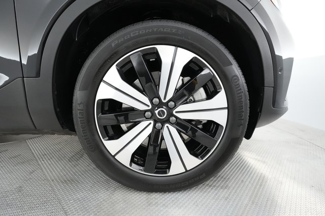 2023 Volvo XC40 Recharge — photo 12 of 31