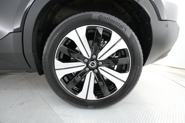 2023 Volvo XC40 Recharge — photo 11 of 31
