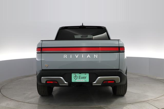 2022 Rivian R1T — photo 10 of 31