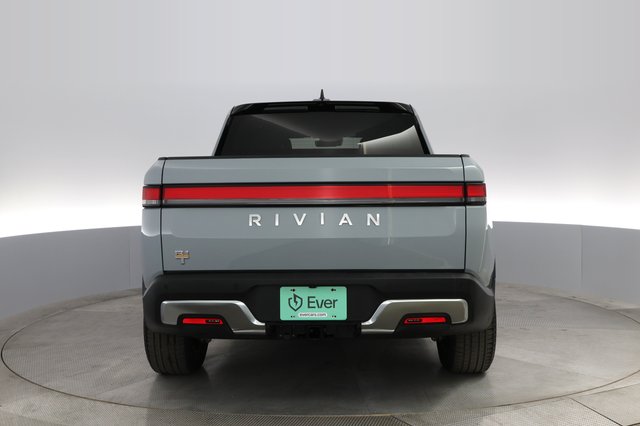 2022 Rivian R1T — photo 10 of 31