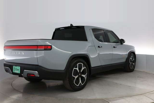 2022 Rivian R1T — photo 2 of 31