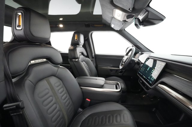 2022 Rivian R1T — photo 19 of 31