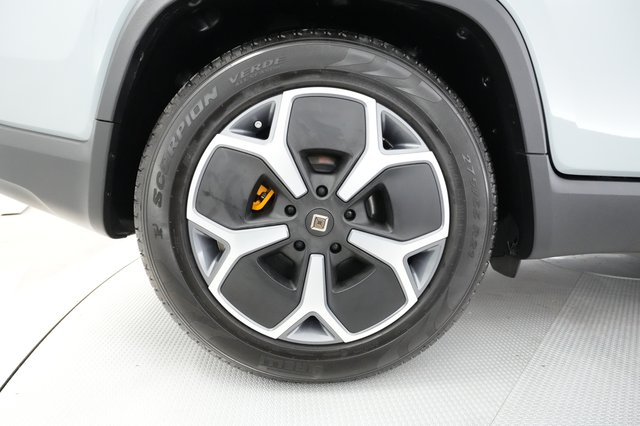 2022 Rivian R1T — photo 16 of 31