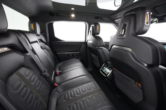 2022 Rivian R1T — photo 3 of 31