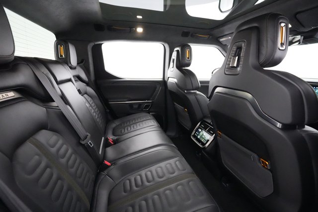 2022 Rivian R1T — photo 3 of 31