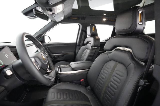 2022 Rivian R1T — photo 17 of 31
