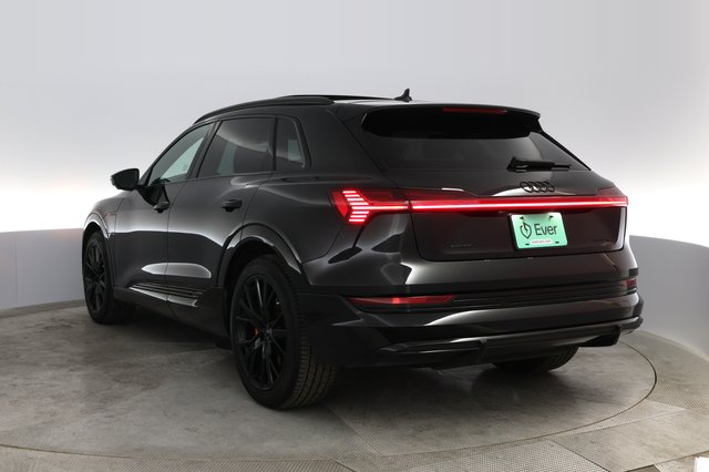 2022 Audi e-tron — photo 9 of 46