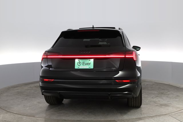 2022 Audi e-tron — photo 8 of 46