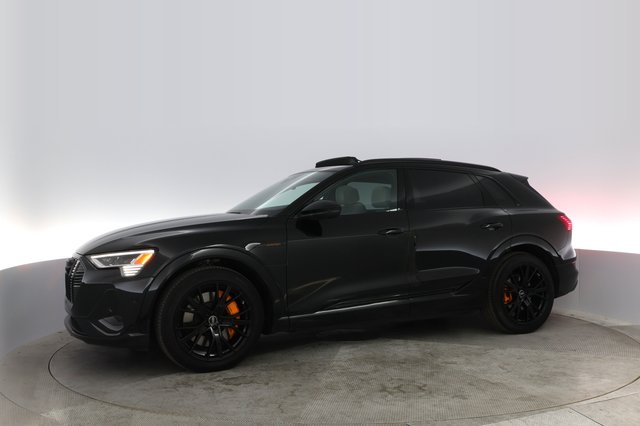 2022 Audi e-tron — photo 10 of 46