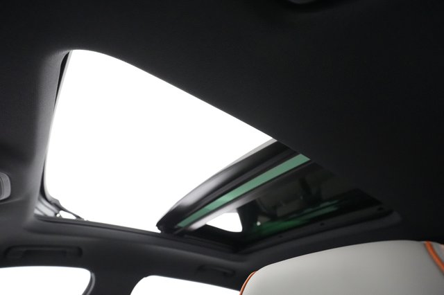 2022 Audi e-tron — photo 18 of 46
