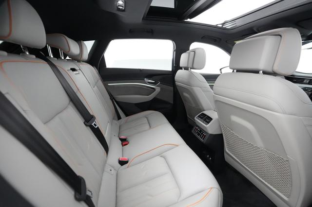 2022 Audi e-tron — photo 3 of 46