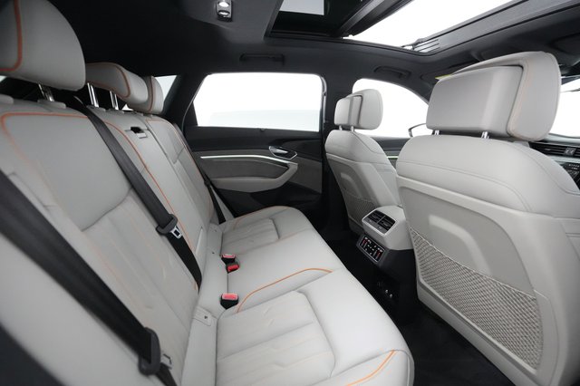 2022 Audi e-tron — photo 3 of 46