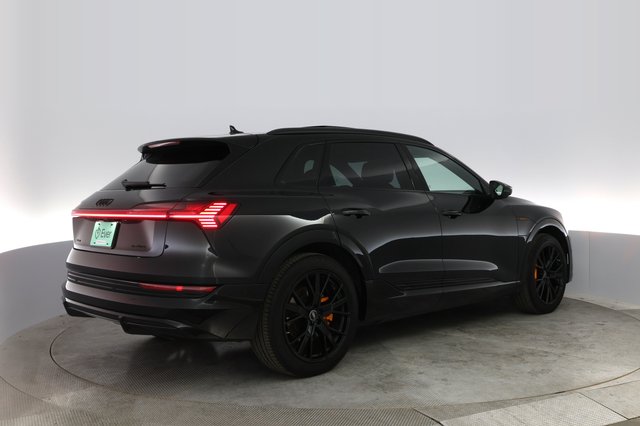 2022 Audi e-tron — photo 2 of 46