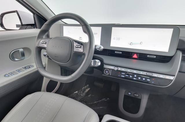 2023 Hyundai IONIQ 5 — photo 3 of 29