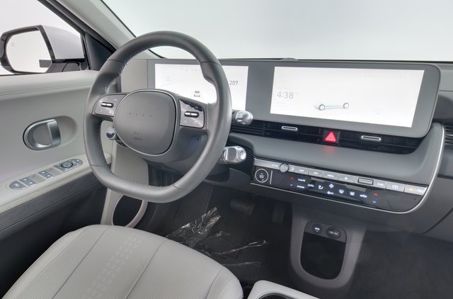 2023 Hyundai IONIQ 5 — photo 3 of 29