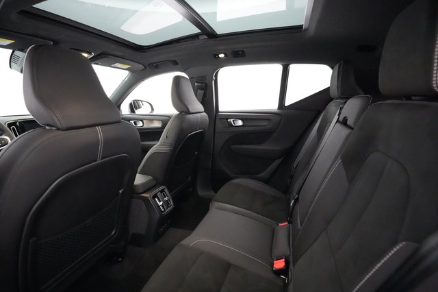 2023 Volvo XC40 Recharge — photo 16 of 28