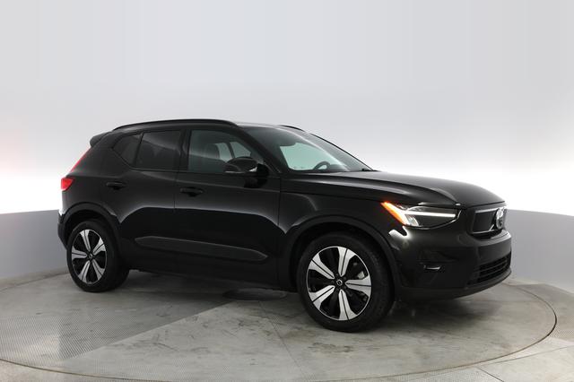 2023 Volvo XC40 Recharge — photo 7 of 28