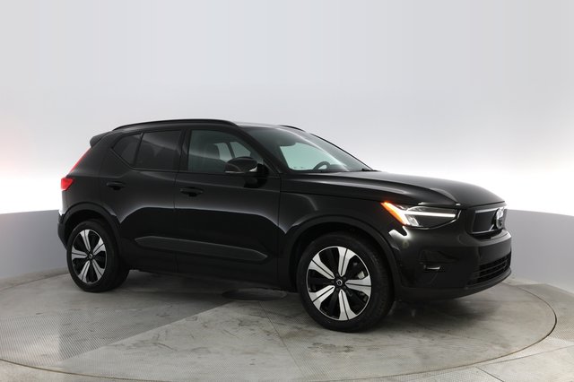2023 Volvo XC40 Recharge — photo 7 of 28