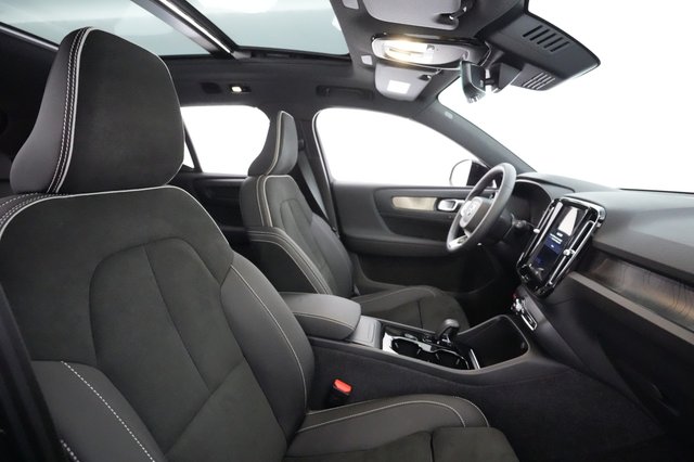 2023 Volvo XC40 Recharge — photo 17 of 28