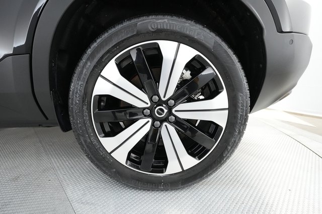 2023 Volvo XC40 Recharge — photo 12 of 28