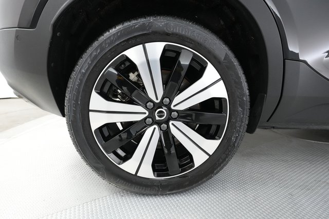 2023 Volvo XC40 Recharge — photo 14 of 28