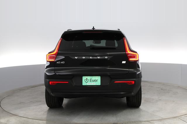 2023 Volvo XC40 Recharge — photo 8 of 28