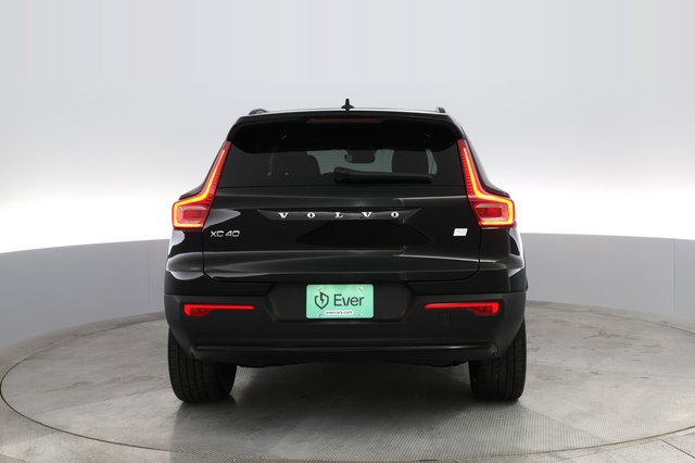 2023 Volvo XC40 Recharge — photo 8 of 28