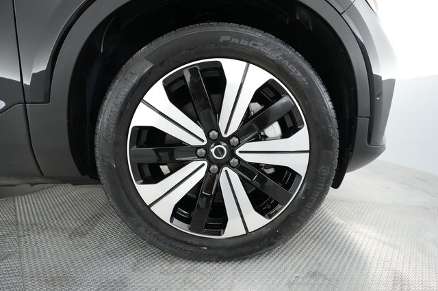 2023 Volvo XC40 Recharge — photo 13 of 28