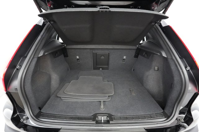 2023 Volvo XC40 Recharge — photo 21 of 28