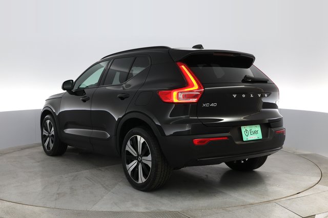 2023 Volvo XC40 Recharge — photo 9 of 28