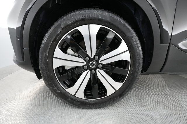 2023 Volvo XC40 Recharge — photo 11 of 28