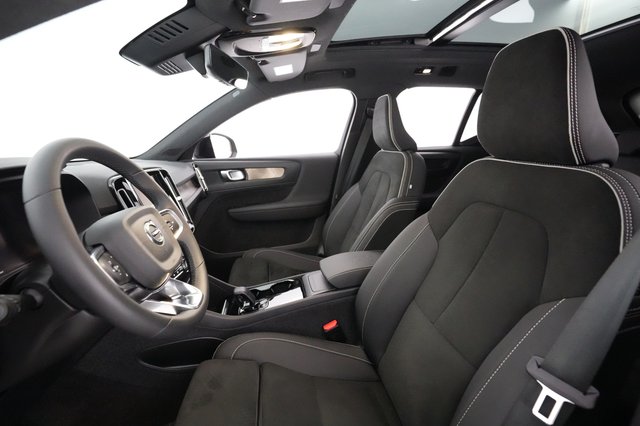 2023 Volvo XC40 Recharge — photo 15 of 28