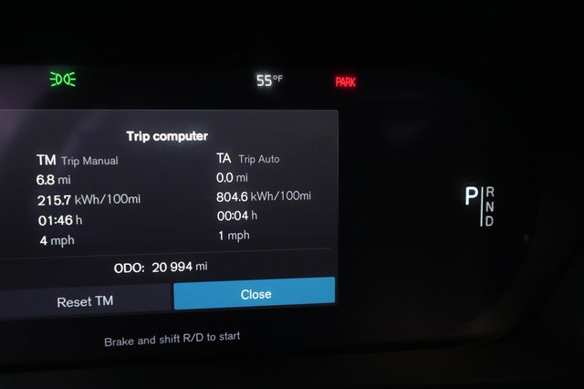 2023 Volvo XC40 Recharge — photo 4 of 28