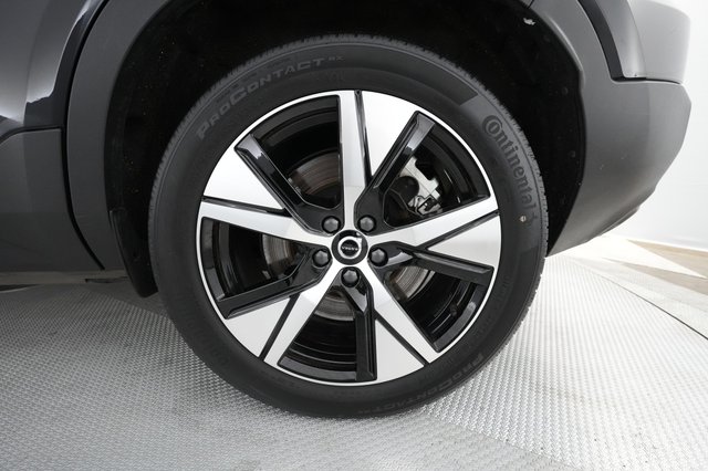 2021 Volvo XC40 Recharge — photo 12 of 35